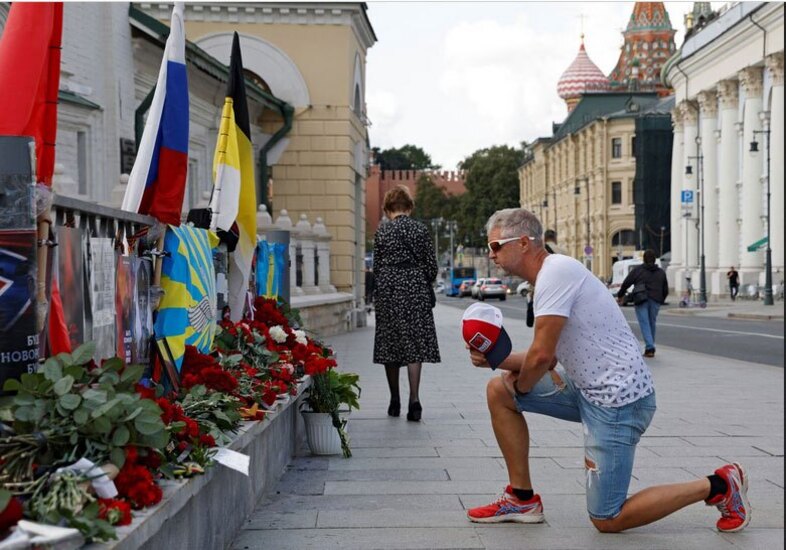 ادای احترام به رهبر گروه واگنر روسیه