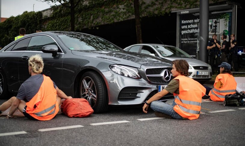 معترضان محیط زیستی موسوم به "نسل آخر"