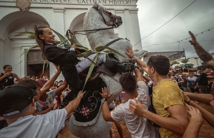 دیدنی های امروز؛ از جشنواره تتو تا جشنواره سالانه موقرمزها جشنواره سنت لوئیس در جزایر بالئاریک اسپانیا