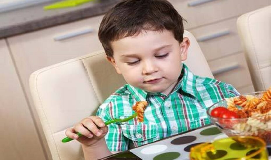 آداب درست غذا خوردن برای کودکان