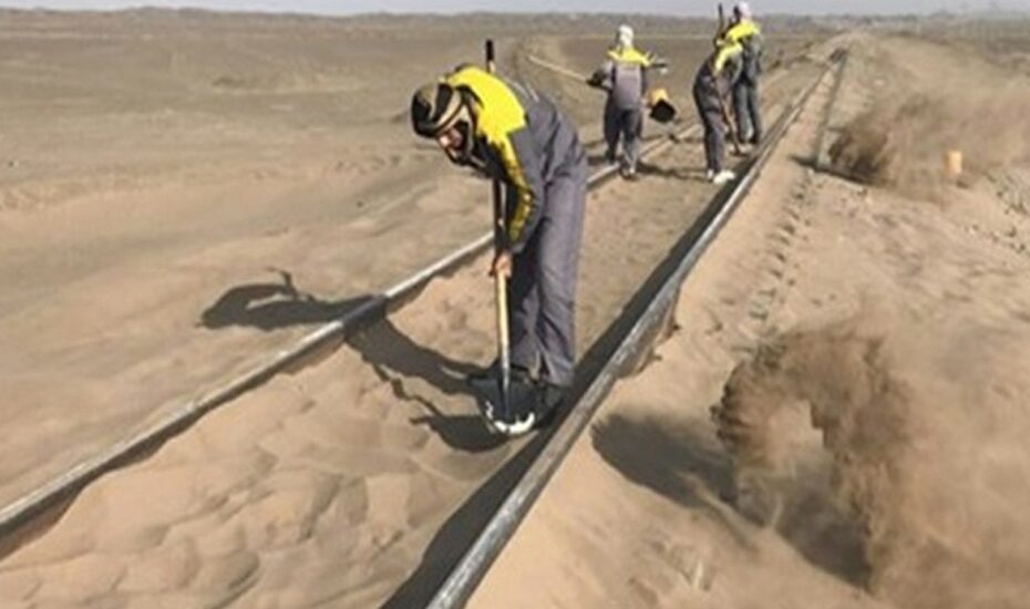 توقف حرکت قطار طوفان شن