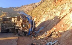 سقوط مینی‌ بوس به دره