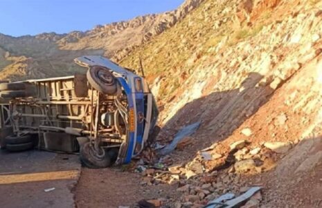 سقوط مینی‌ بوس به دره