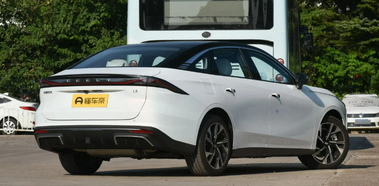 جیلی L6 PHEV