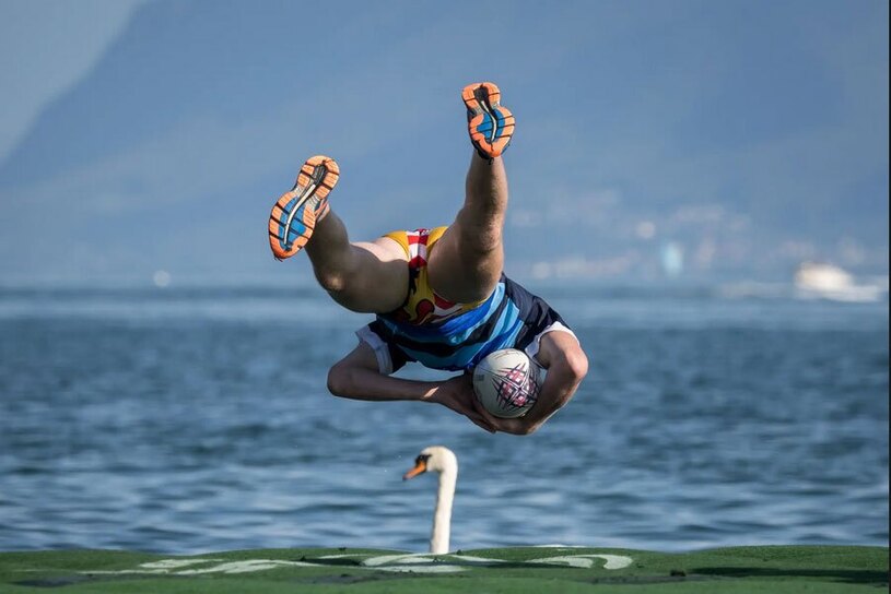 مسابقه راگبی آبی در دریاچه ژنو سوییس