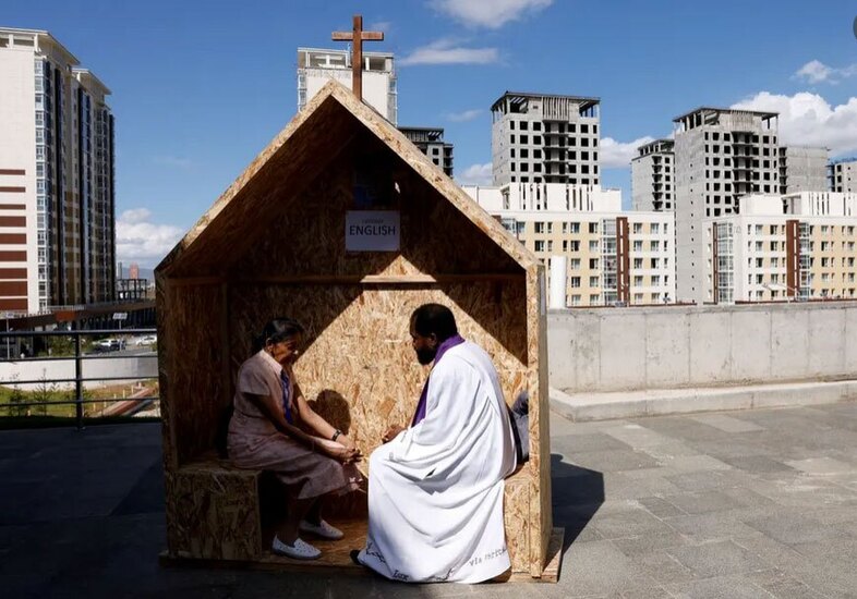 اعتراف به گناه در حضور کشیش کاتولیک