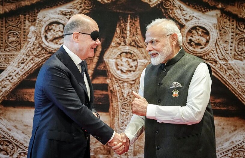 دست دادن نارندرا مودی نخست وزیر هند با صدراعظم آلمان
