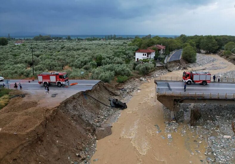 پلی شکسته سیلاب یونان