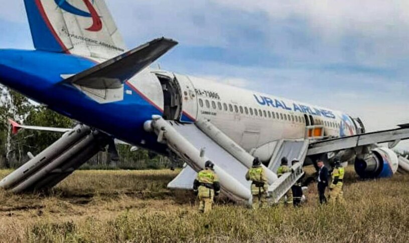 فرود اضطراری یک فروند هواپیمای مسافربری خطوط هوایی