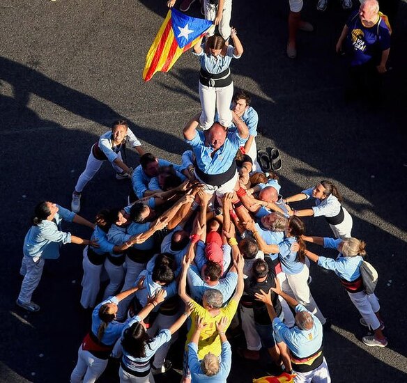 تشکیل هرم انسانی در روز ملی کاتالان ها 