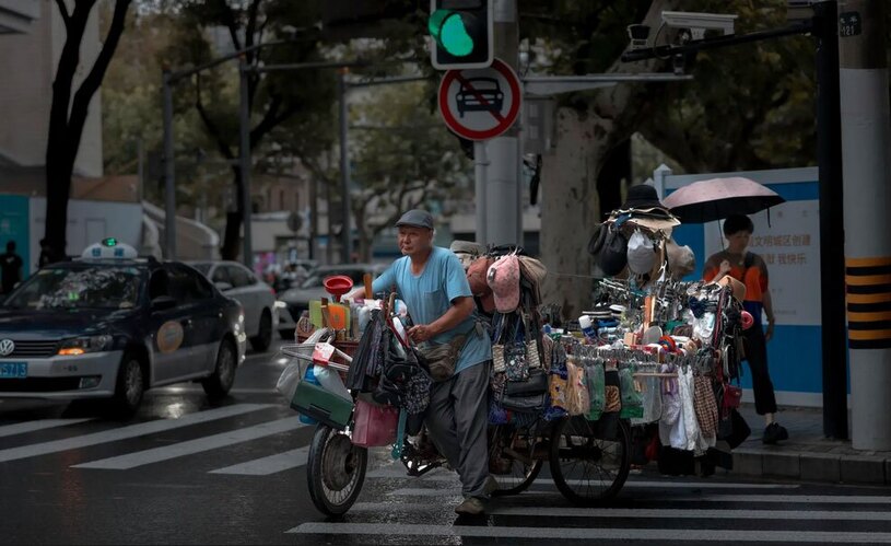 دستفروش سیار در شهر شانگهای چین