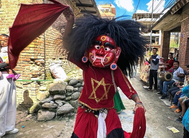 رقصنده نقابدار  جشنواره آیینی نپال