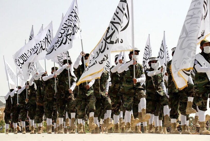 مراسم سردوشی یک گردان 700 نفره از ارتش طالبان