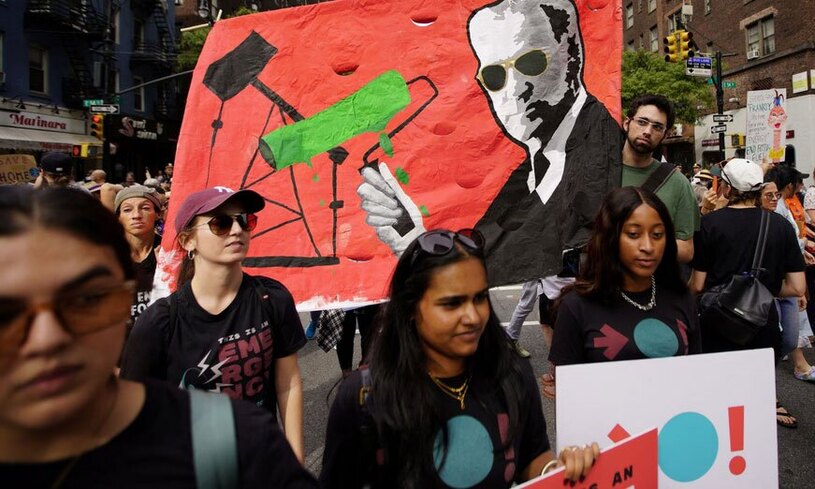 تظاهرات فعالان محیط زیست درباره خطرات تغییرات اقلیمی