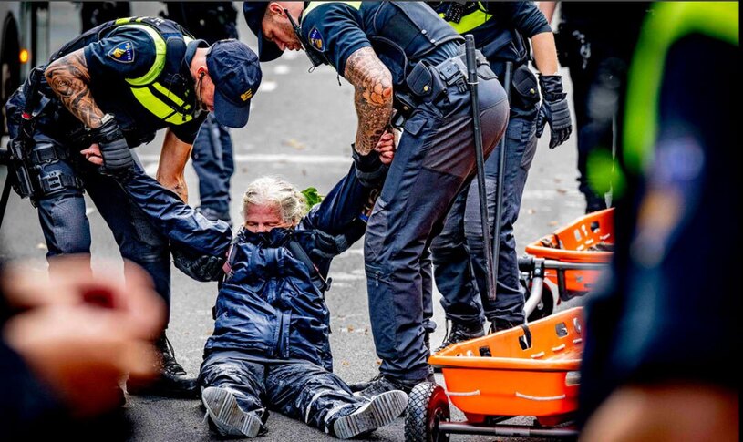 تظاهرات فعالان محیط زیست در لاهه هلند