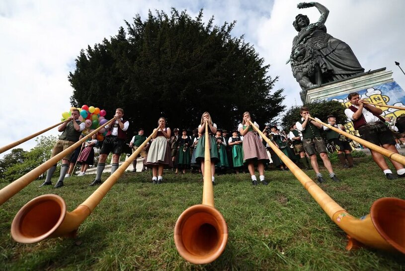 جشنواره سالانه "اکتبر فِرست" در مونیخ آلمان