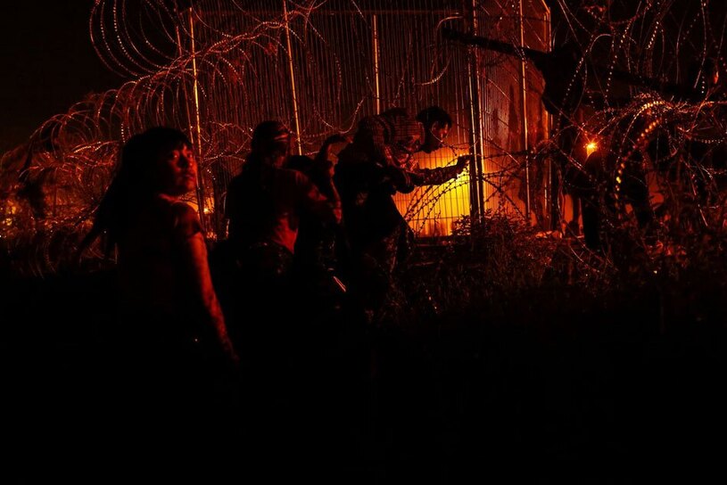 دیدنی های امروز؛ از تخلیه ارامنه قره باغ تا اعتراضات "نسل آخر" عبور شبانه پناهجویان از حصارهای مرزی