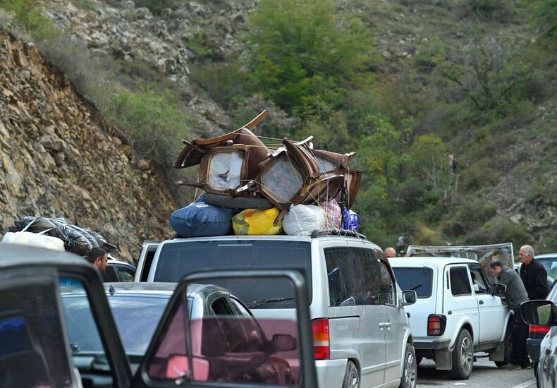 دیدنی های امروز؛ از خنثی کردن بمب جنگ جهانی دوم تا جشن میلاد نبی اسلام (ص) خروج ارامنه از قره باغ کوهستانی