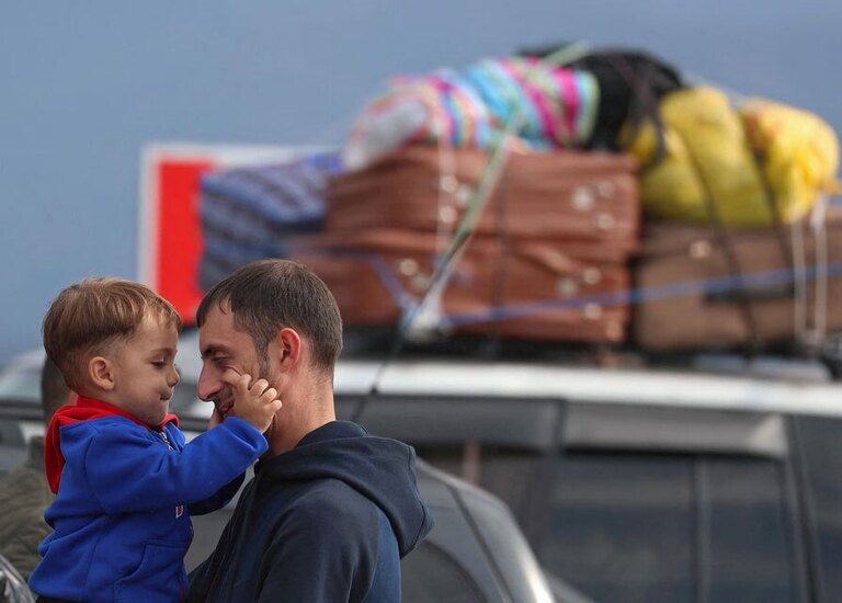 دیدنی های امروز؛ از خنثی کردن بمب جنگ جهانی دوم تا جشن میلاد نبی اسلام (ص) خروج ارامنه از قره باغ کوهستانی
