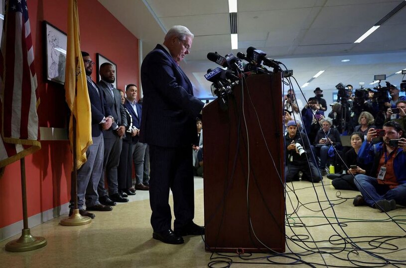 دیدنی های امروز؛ از خنثی کردن بمب جنگ جهانی دوم تا جشن میلاد نبی اسلام (ص) نشست خبری رابرت منندز سناتور آمریکایی