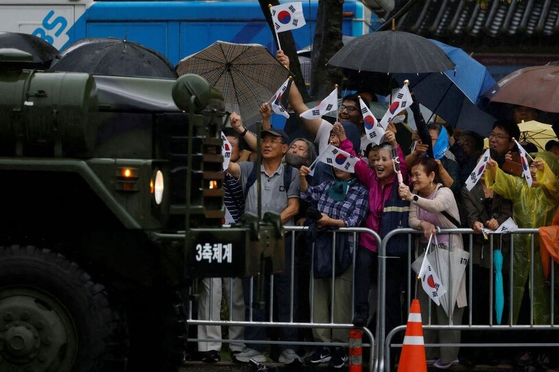 دیدنی های امروز؛ از خنثی کردن بمب جنگ جهانی دوم تا جشن میلاد نبی اسلام (ص) تماشای رژه نظامی به مناسبت هفتادوپنجمین سالگرد تاسیس نیروهای مسلح کره جنوبی