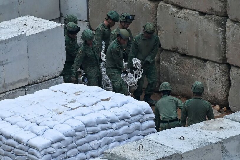 دیدنی های امروز؛ از خنثی کردن بمب جنگ جهانی دوم تا جشن میلاد نبی اسلام (ص) متخصصان نظامی در سنگاپور