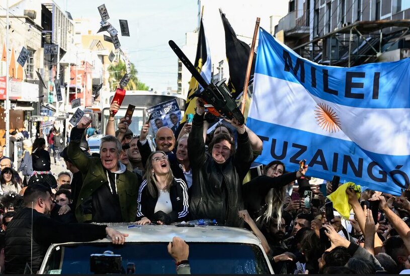 دیدنی های امروز؛ از خنثی کردن بمب جنگ جهانی دوم تا جشن میلاد نبی اسلام (ص) "خاویر مایلی" نماینده کنگره و نامزد انتخابات ریاست جمهوری آرژانتین