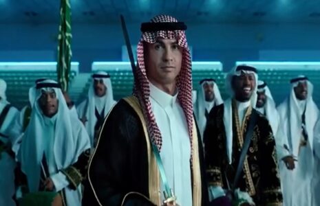 رونالدو با لباس عربی در کلیپ جشن روز عربستان/ فیلم