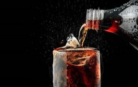 نوشابه‌ مشکی کوکاکولا