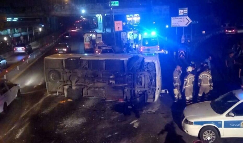 واژگونی مینی‌ بوس گردشگر