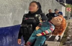 پلیس مکزیک عروسک