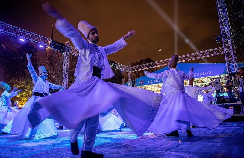 رقص سماء درویشان در مراسم هفتصدوپنجاهمین سالگرد درگذشت مولانا