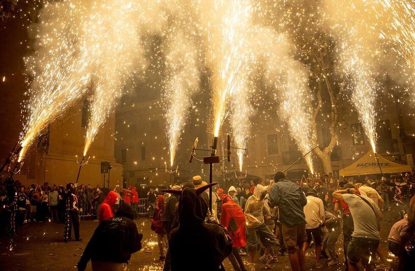 مراسم آتش بازی در بارسلونا اسپانیا