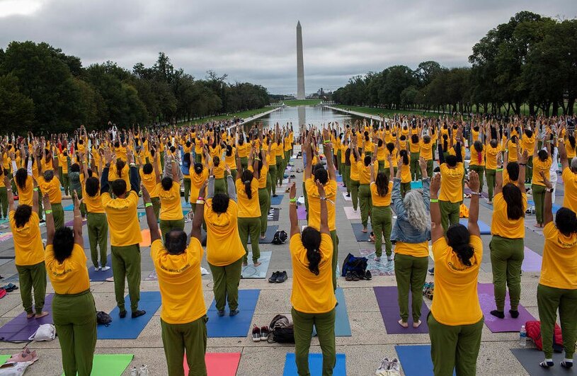 یوگا دسته جمعی در پایتخت ایالات متحده آمریکا
