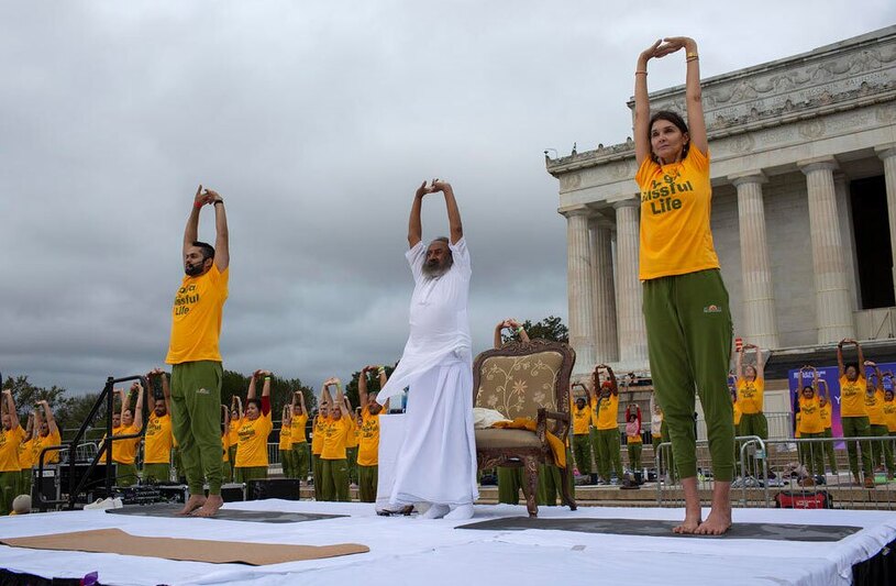 یوگا دسته جمعی در پایتخت ایالات متحده آمریکا