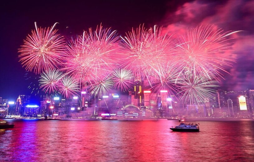 آتش بازی به مناسبت گرامیداشت هفتاد و چهارمین سالگرد تاسیس جمهوری خلق چین