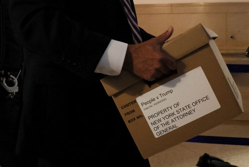 دونالد ترامپ و وکلایش در جلسه دادگاه در نیویورک