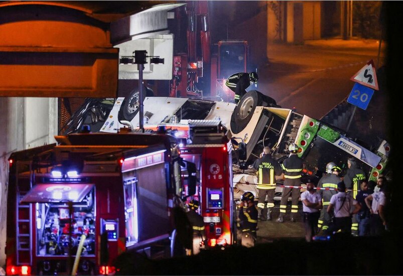 دیدنی های امروز؛ از دلفین های تلف شده برزیل تا کنفرانس سالانه حزب محافظه کار انگلیس واژگونی اتوبوس حامل گردشگران در نزدیکی ونیز