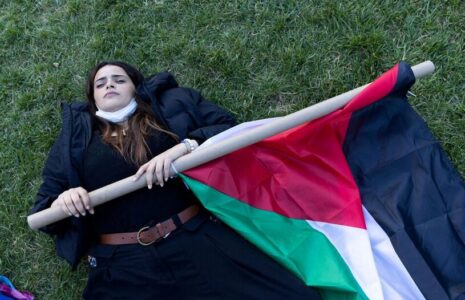 تظاهرات گروهی از دانشجویان در همبستگی با فلسطین