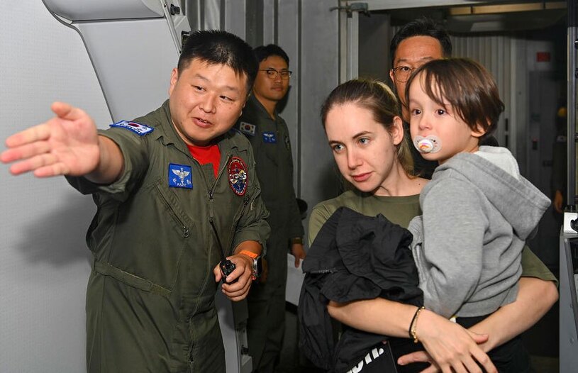 هواپیمای نظامی کره جنوبی در حال انتقال 163 شهروند