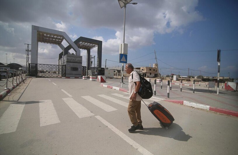 خروج شهروندان خارجی از مرز رفح بین نوار غزه و مصر