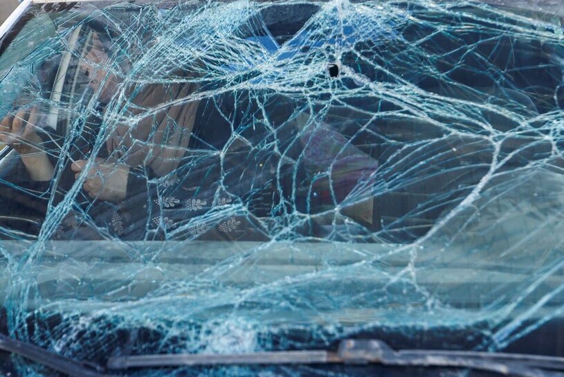 دیدنی های امروز؛ شرایط زندگی مردم مقاوم غزه 10 روز پس از بمباران اسراییل خودروی آسیب دیده از حملات هوایی اسراییل