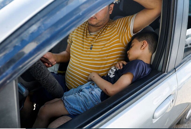 دیدنی های امروز؛ شرایط زندگی مردم مقاوم غزه 10 روز پس از بمباران اسراییل خودروی آسیب دیده از حملات هوایی اسراییل