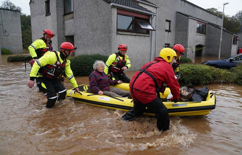 امدادرسانی به سیلزدگان در شهر برچین