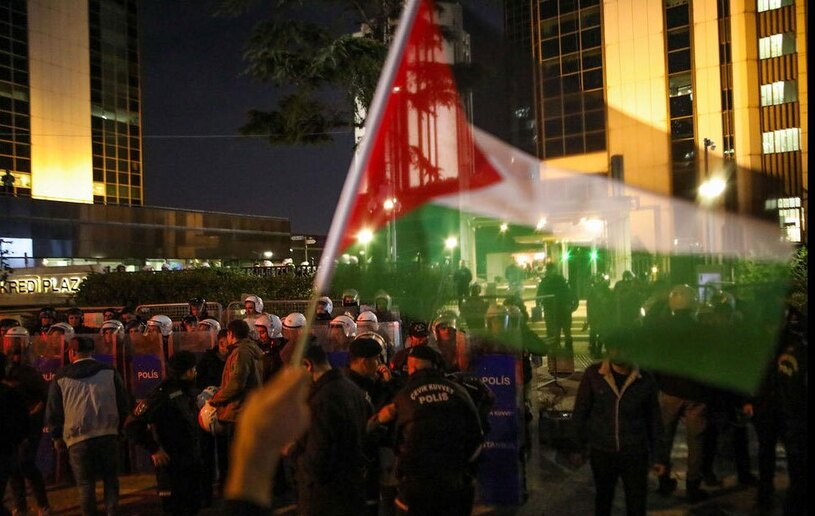 دیدنی های امروز؛ حمایت جهانی از فلسطین همزمان با تشدید کشتار اسراییل در غزه تظاهرات شبانه هزاران نفر از شهروندان ترکیه در حمایت از فلسطین