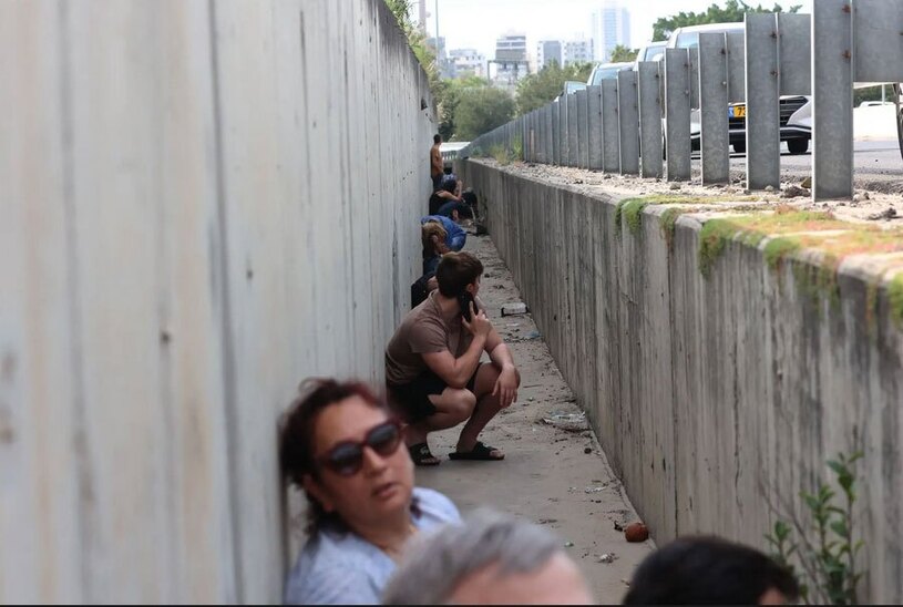 دیدنی های امروز؛ حمایت جهانی از فلسطین همزمان با تشدید کشتار اسراییل در غزه خروج از خودروها و موضع گرفتن هنگام به صدا درآمدن آژیر