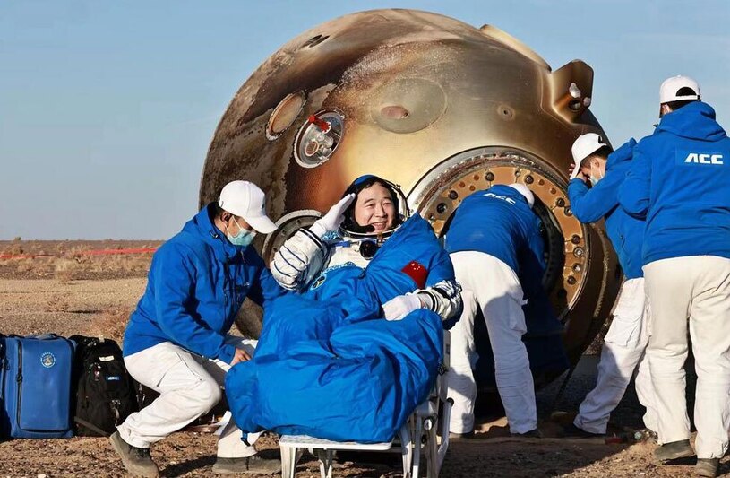 دیدنی های امروز؛ از جشن هالوین در دنیا تا وحشت هالوین در غزه فرود کپسول حامل فضانورد چینی در منطقه مغولستان