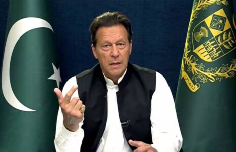 دادگاه پاکستان عمران‌ خان را مجرم شناخت