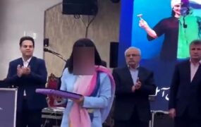 روسری خانم دکتر مدیر دولتی