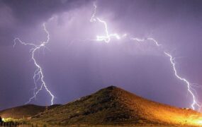 رگبار و رعد و برق